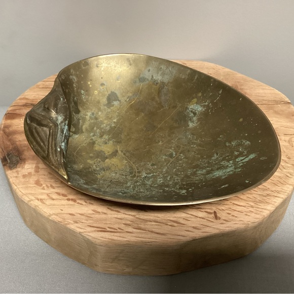 🟡 Vintage Heavy Brass Seashell Designed Ashtray - Candy Dish - Jewelry Display - Picture 1 of 16